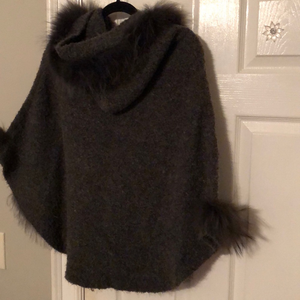 Kelli Kouri cape NWT